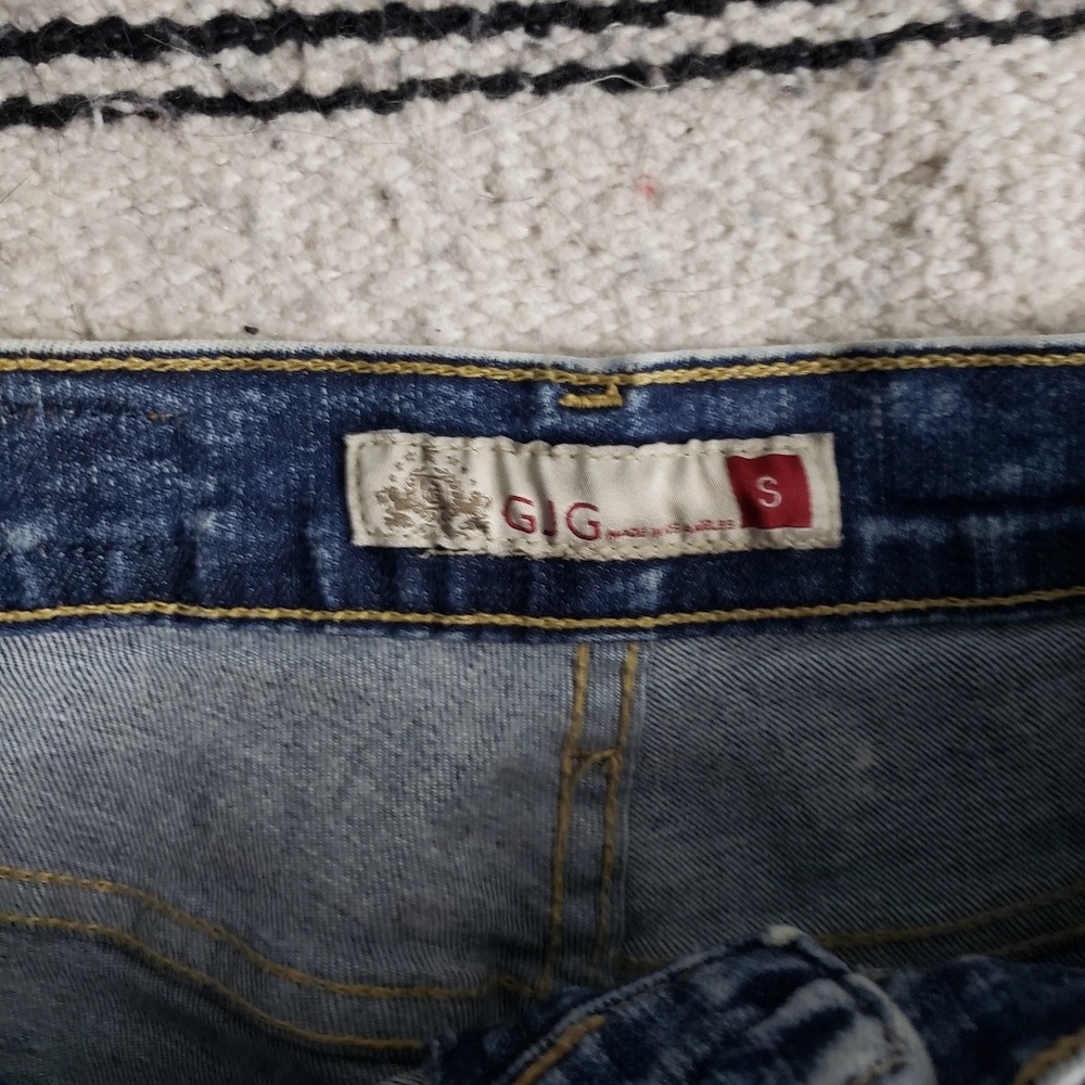 High Rise Shorts - Picture 3 of 3